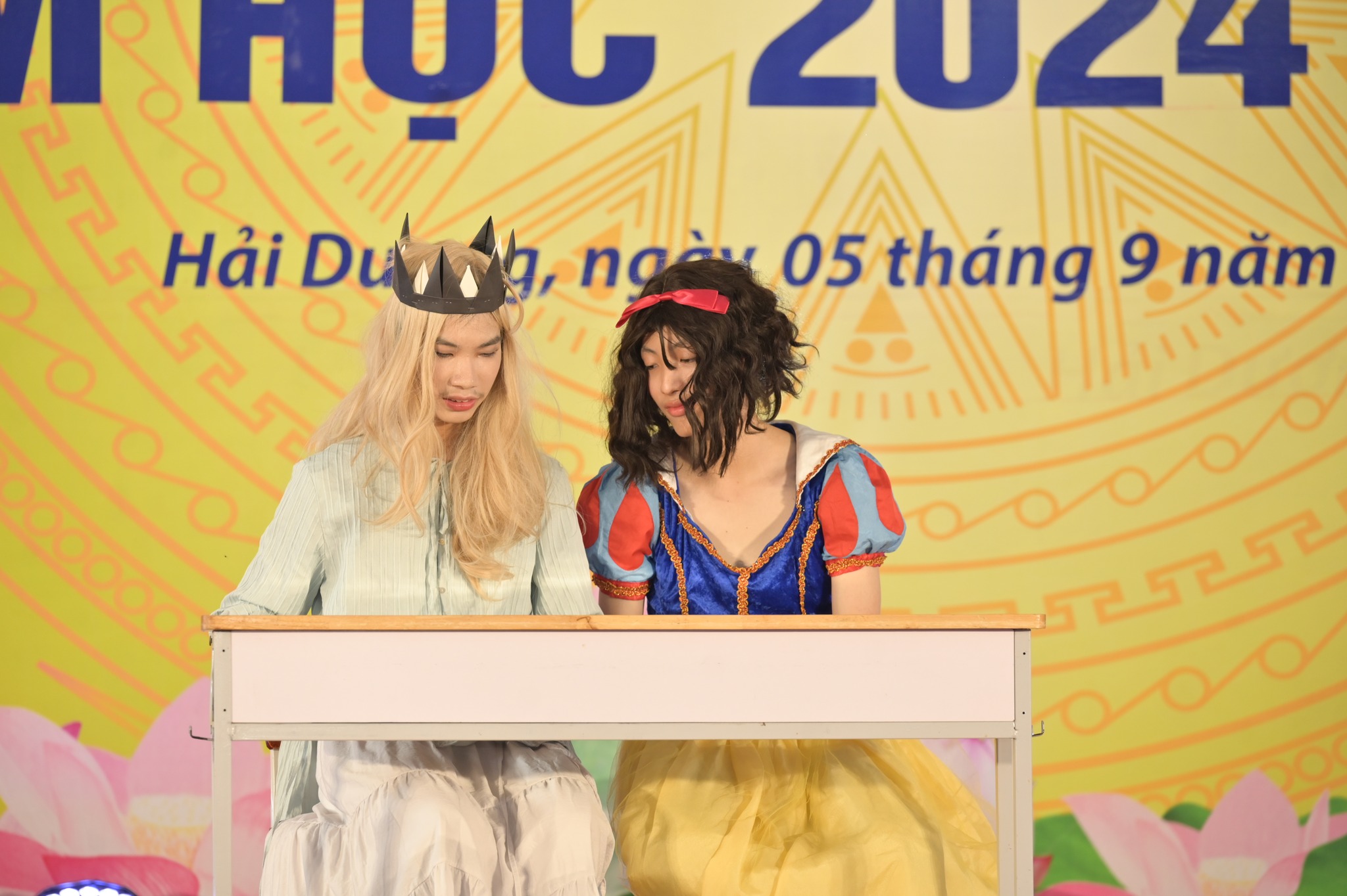 Nhấn để phóng to